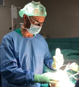 cirugía de recambio de prótesis de rodilla por inestabilidad Dr. Lluís Puig Verdié traumatólgo experto en rodilla y cadera